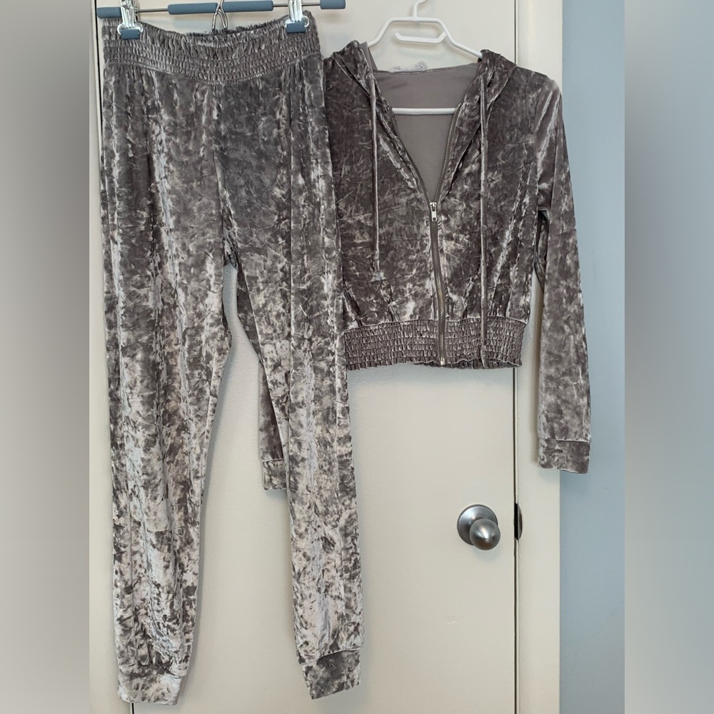 Sz M Weekend Edition lounge pair.